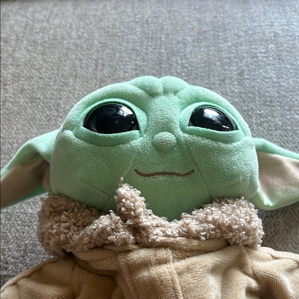 Star Wars  baby Yoda Plush Green and Tan Toy - Picture 3 of 3